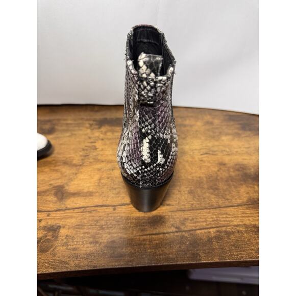 Sam Edelman Winona Bootie In Berry/White Snake Print Women’s Size 7.5 - Picture 6 of 12
